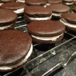 Συνταγή για σπιτικά μπισκότα OREO