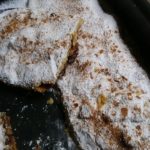 συνταγή στρουντελ μήλο,συνταγη στρουντελ μηλου,συνταγή στρουντελ,συνταγη στρουντελ,συνταγη στρουντελ με σφολιατα,συνταγη για στρουντελ με μηλα,στρουντελ μήλο,στρουντελ μήλου,στρούντελ μήλου με καρύδια σταφίδες και ζύμη σφολιάτας,στρούντελ μήλου με σφολιατα ευκολο