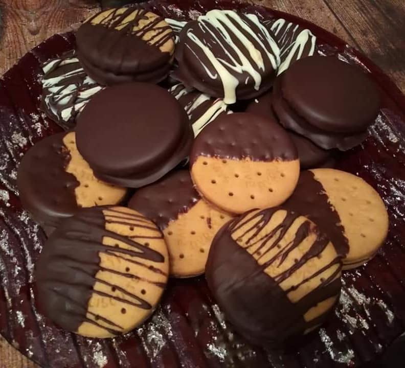 μπισκότα με μερέντα και κουβερτούρα,σοκολατένια μπισκότα,σοκολάτα