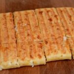 Εύκολη Τυρόπιτα ΧΩΡΙΣ ΦΥΛΛΟ με 3 ΜΟΝΟ υλικά (Τεμπελόπιτα)! Βίντεο