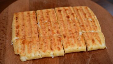 Εύκολη Τυρόπιτα ΧΩΡΙΣ ΦΥΛΛΟ με 3 ΜΟΝΟ υλικά (Τεμπελόπιτα)! Βίντεο